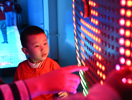 探索光電奧秘，勇電科技之光照進小朋友們的課堂